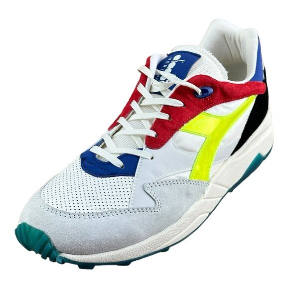 Athletic_Shoes